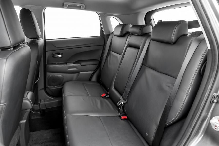 Интерьер Mitsubishi Outlander Sport HPE Flex 2020 года  (LA) (фото 5 из 15)